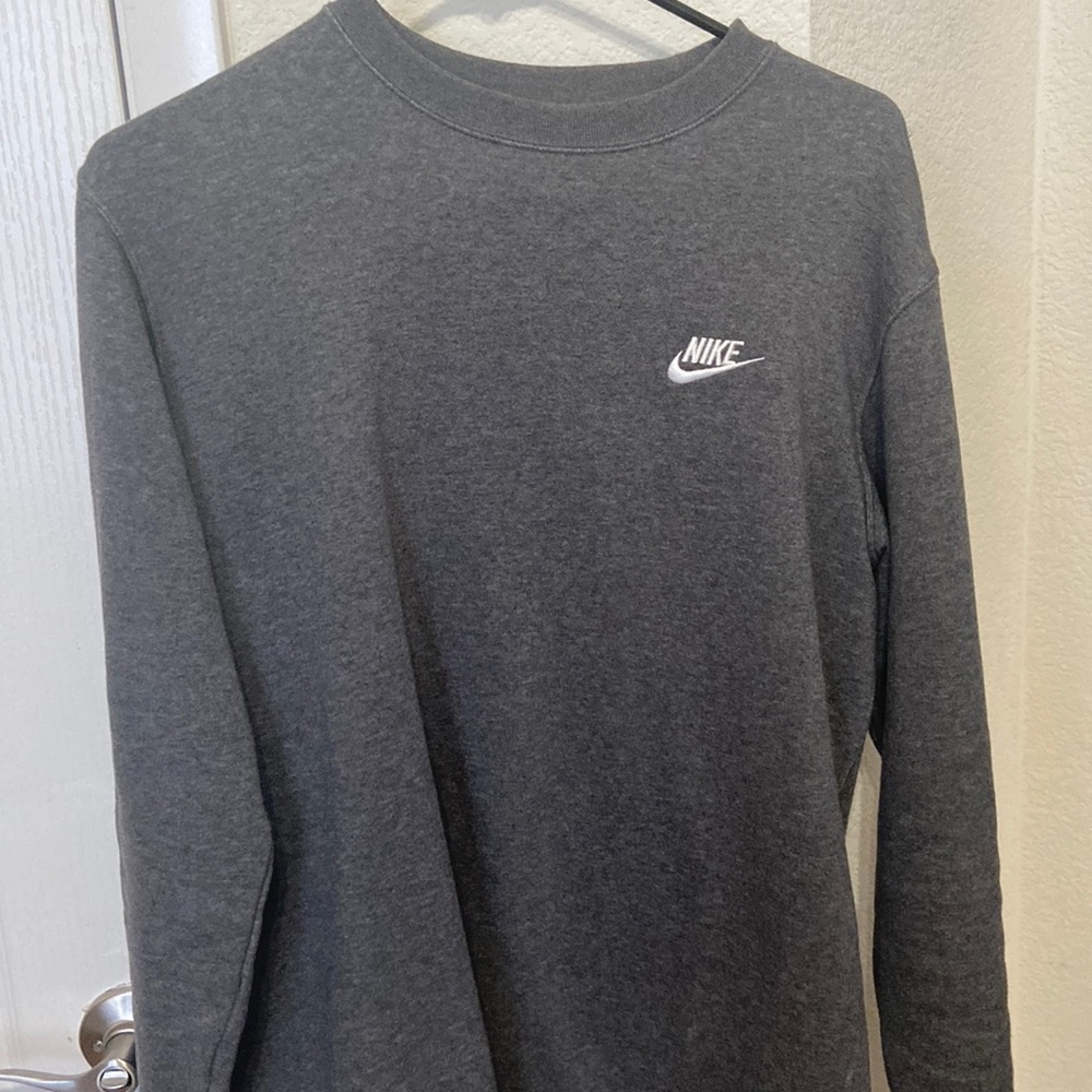 Nike Men’s Gray Crewneck